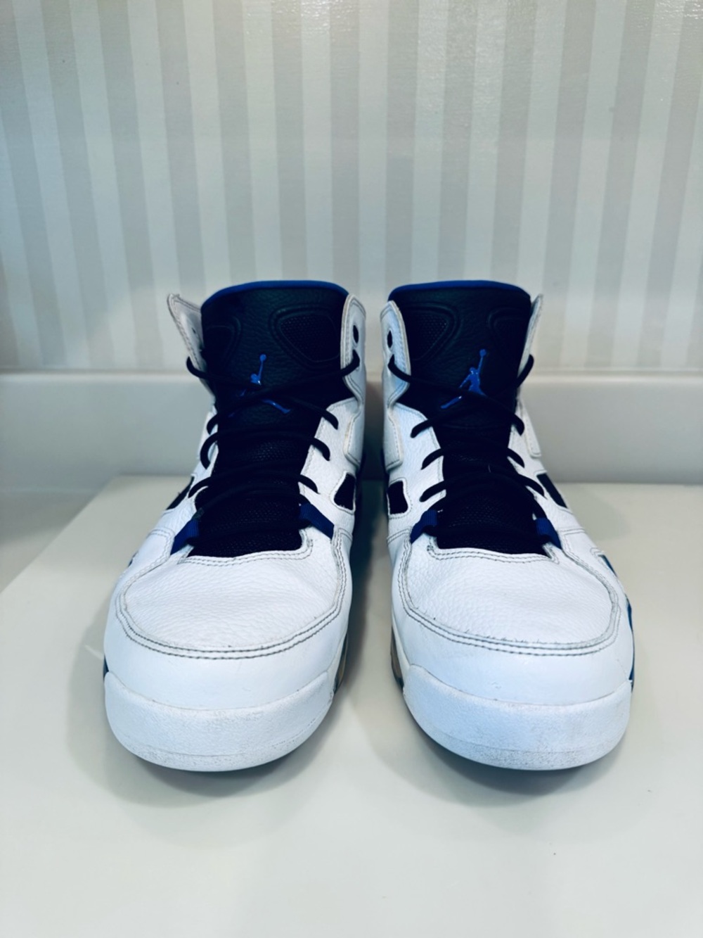 the Air Jordan Flight Club 91 “White Hyper Royal" - Picture 5 of 16